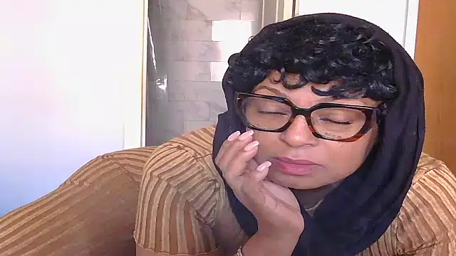 Snapshot of MSweetLindaParks chatting on 10.03.25 MSweetLindaParks online show from 10.03.25