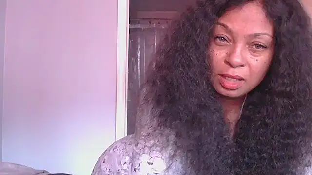 Snapshot of MSweetLindaParks chatting on 10.11.25 MSweetLindaParks online show from 10.11.25