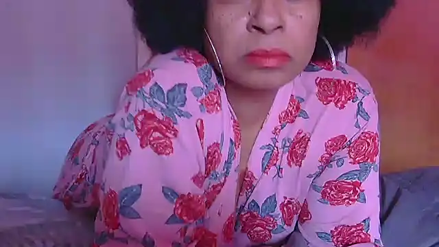 Snapshot of MSweetLindaParks chatting on 11.14.25 MSweetLindaParks online show from 11.14.25