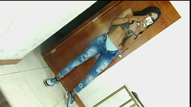 Snapshot of nomy_07 chatting on 02.18.25 nomy 07 online show from 02.18.25