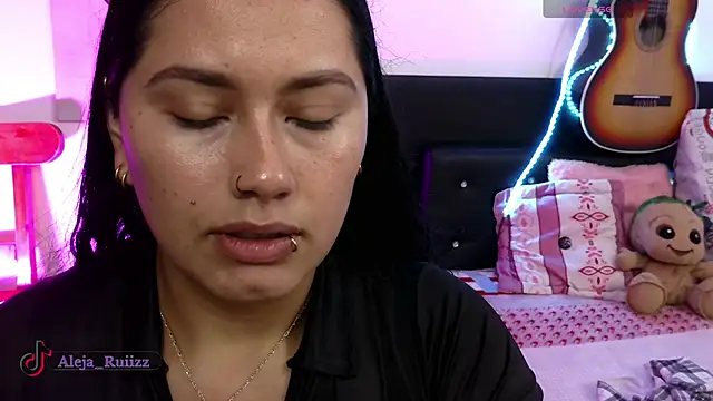 Snapshot of LauraRuiz1 chatting on 09.08.25 LauraRuiz1 online show from 09.08.25
