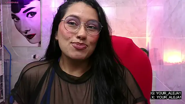 Snapshot of LauraRuiz1 chatting on 05.13.26 LauraRuiz1 online show from 05.13.26
