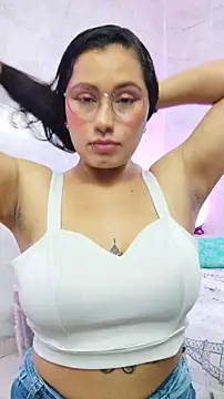 Snapshot of LauraRuiz1 chatting on 05.27.26 LauraRuiz1 online show from 05.27.26