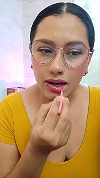Snapshot of LauraRuiz1 chatting on 05.29.26 LauraRuiz1 online show from 05.29.26