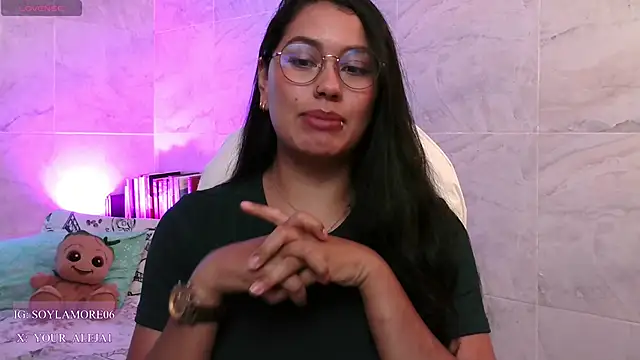 Snapshot of LauraRuiz1 chatting on 06.08.26 LauraRuiz1 online show from 06.08.26