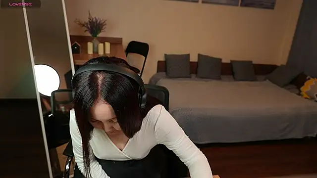 AvroraSakura online show from 11.30.25