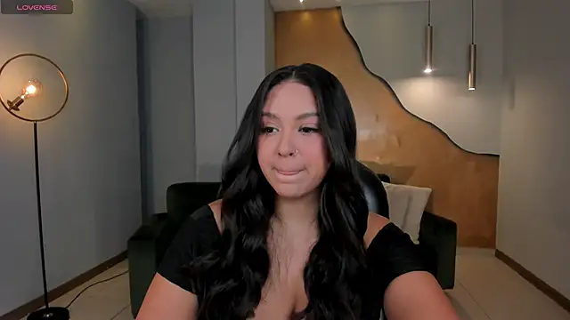 Snapshot of ToriCrossX chatting on 10.25.25 ToriCrossX online show from 10.25.25