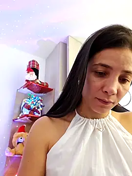 Snapshot of miaeyes chatting on 12.20.24 miaeyes online show from 12.20.24