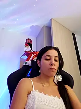 Snapshot of miaeyes chatting on 12.26.24 miaeyes online show from 12.26.24