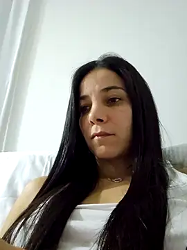 Snapshot of miaeyes chatting on 01.05.25 miaeyes online show from 01.05.25