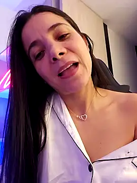 Snapshot of miaeyes chatting on 01.18.25 miaeyes online show from 01.18.25