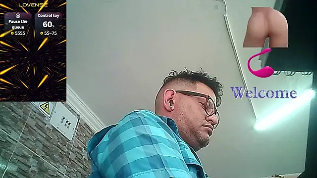 Snapshot of SexDiffrent chatting on 10.19.25 SexDiffrent online show from 10.19.25