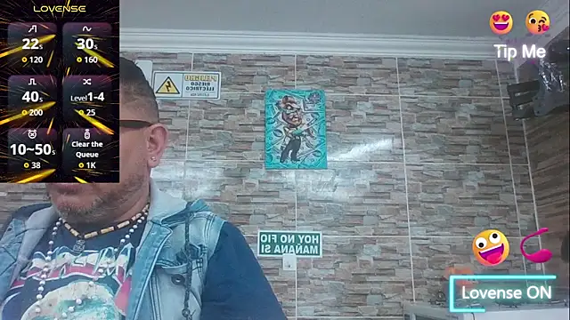 Snapshot of SexDiffrent chatting on 11.15.25 SexDiffrent online show from 11.15.25