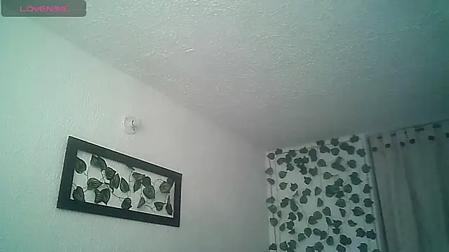 Snapshot of SexDiffrent chatting on 12.19.25 SexDiffrent online show from 12.19.25