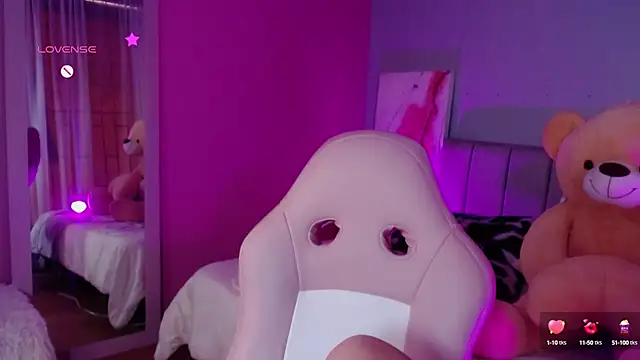 Snapshot of kim_blake chatting on 12.11.24 kim blake online show from 12.11.24