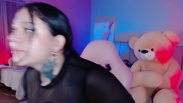 Snapshot of kim_blake chatting on 12.12.24 kim blake online show from 12.12.24