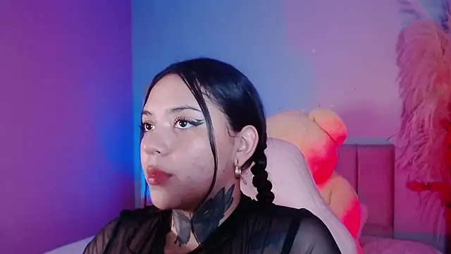 Snapshot of kim_blake chatting on 12.12.24 kim blake online show from 12.12.24