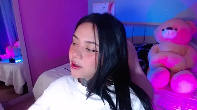 Snapshot of kim_blake chatting on 12.14.24 kim blake online show from 12.14.24