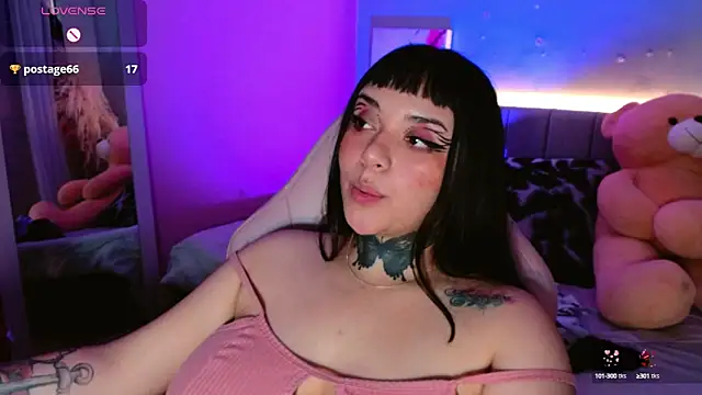 Snapshot of kim_blake chatting on 02.21.25 kim blake online show from 02.21.25