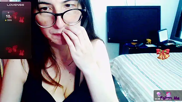 Snapshot of A_R_Y_ chatting on 12.07.24 A R Y online show from 12.07.24