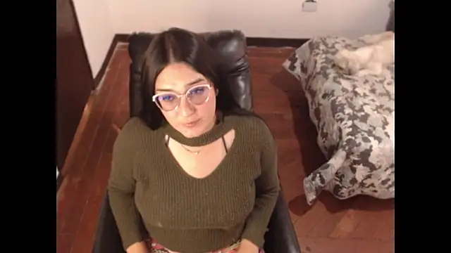 Snapshot of bella_vel chatting on 01.25.25 bella vel online show from 01.25.25