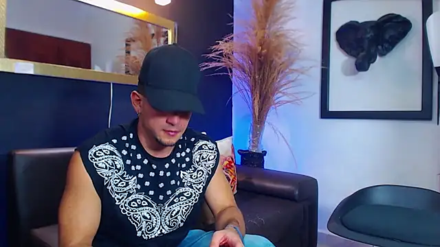 Snapshot of Markboyl chatting on 10.14.25 Markboyl online show from 10.14.25