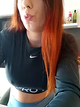 Snapshot of clara-francaise chatting on 06.10.26 clara-francaise online show from 06.10.26