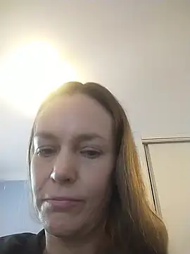 Snapshot of Annylove1 chatting on 10.10.25 Annylove1 online show from 10.10.25