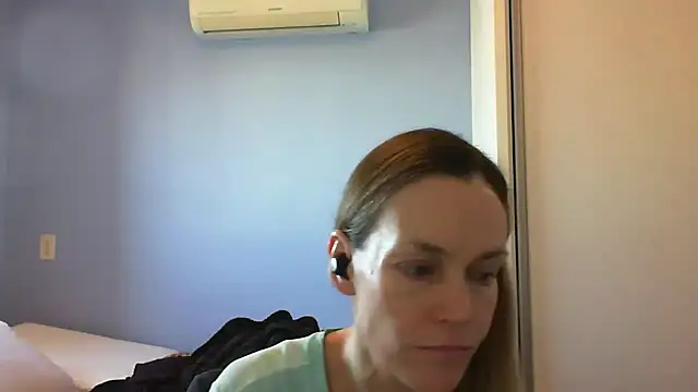 Snapshot of Annylove1 chatting on 10.17.25 Annylove1 online show from 10.17.25