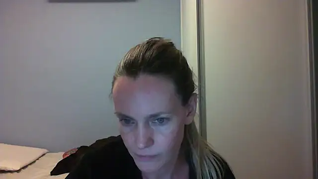 Snapshot of Annylove1 chatting on 10.20.25 Annylove1 online show from 10.20.25