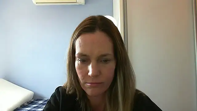 Snapshot of Annylove1 chatting on 10.22.25 Annylove1 online show from 10.22.25