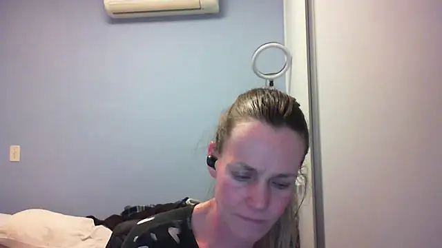 Snapshot of Annylove1 chatting on 10.27.25 Annylove1 online show from 10.27.25