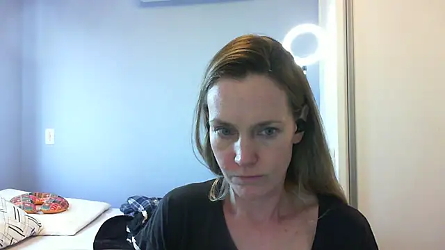 Snapshot of Annylove1 chatting on 10.27.25 Annylove1 online show from 10.27.25