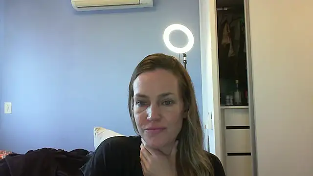 Snapshot of Annylove1 chatting on 10.28.25 Annylove1 online show from 10.28.25