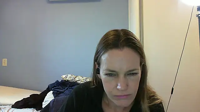 Snapshot of Annylove1 chatting on 11.04.25 Annylove1 online show from 11.04.25