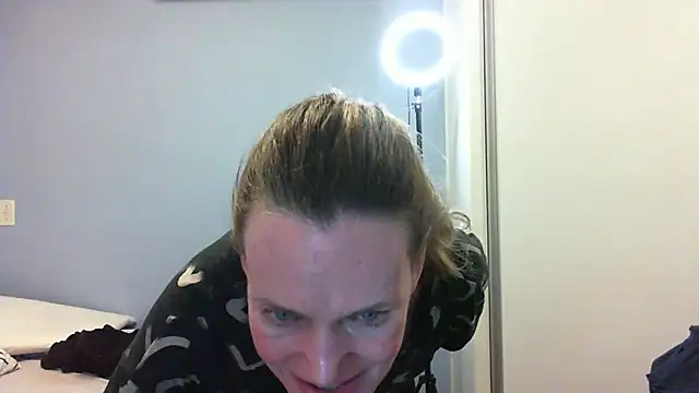 Snapshot of Annylove1 chatting on 11.04.25 Annylove1 online show from 11.04.25