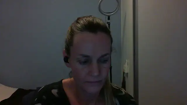 Snapshot of Annylove1 chatting on 11.06.25 Annylove1 online show from 11.06.25