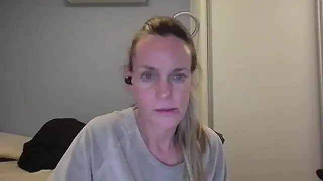 Annylove1 online show from 11.26.25