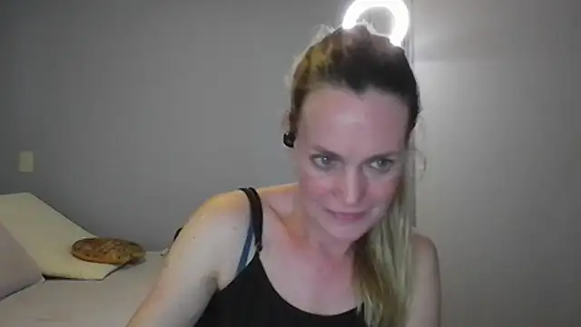 Annylove1 online show from 12.14.25