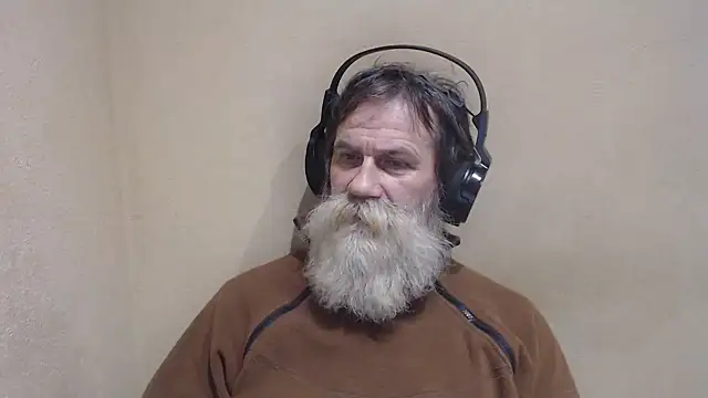 Snapshot of AlexNudo chatting on 12.14.24 AlexNudo online show from 12.14.24