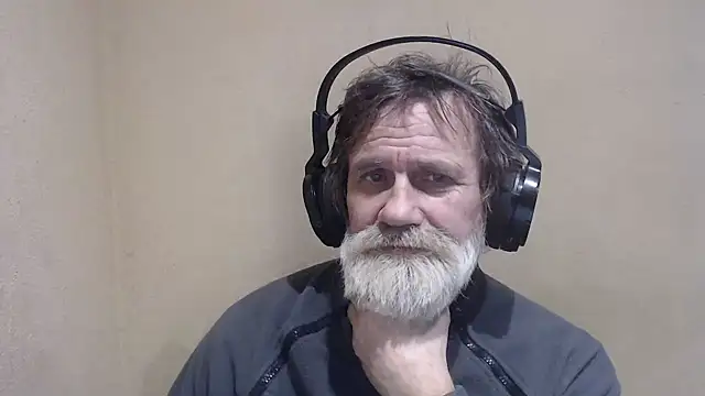 Snapshot of AlexNudo chatting on 01.09.25 AlexNudo online show from 01.09.25