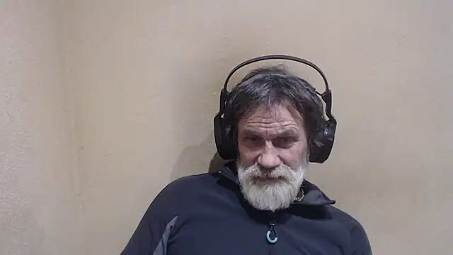 Snapshot of AlexNudo chatting on 01.11.25 AlexNudo online show from 01.11.25