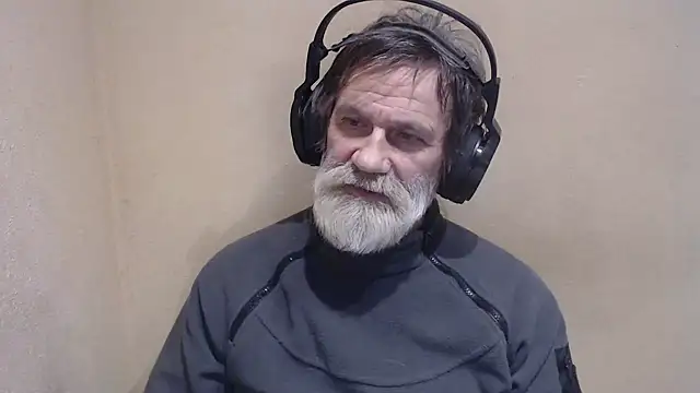 Snapshot of AlexNudo chatting on 01.18.25 AlexNudo online show from 01.18.25