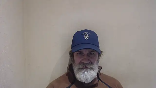 Snapshot of AlexNudo chatting on 02.15.25 AlexNudo online show from 02.15.25