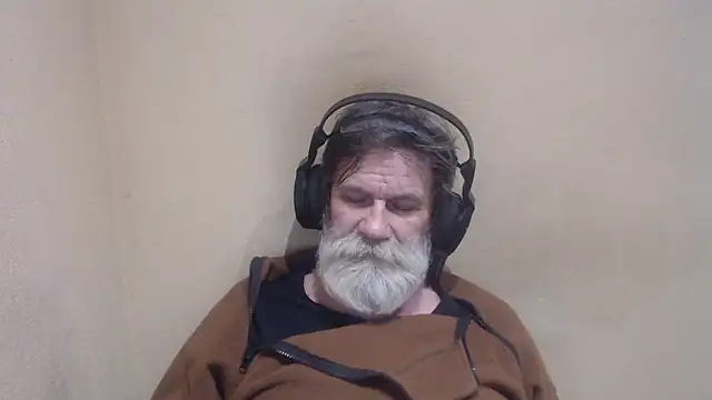 Snapshot of AlexNudo chatting on 02.24.25 AlexNudo online show from 02.24.25