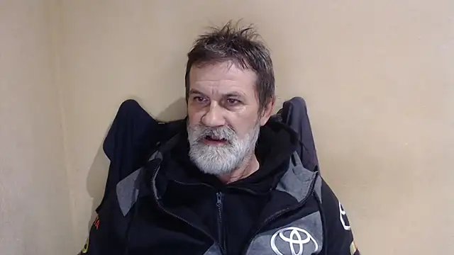 Snapshot of AlexNudo chatting on 10.16.25 AlexNudo online show from 10.16.25