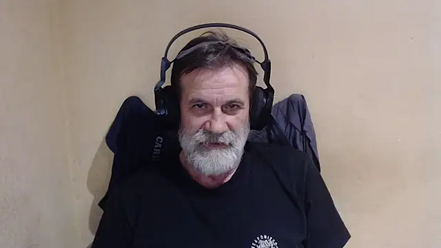 Snapshot of AlexNudo chatting on 10.24.25 AlexNudo online show from 10.24.25