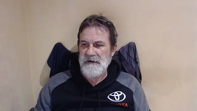 Snapshot of AlexNudo chatting on 10.28.25 AlexNudo online show from 10.28.25