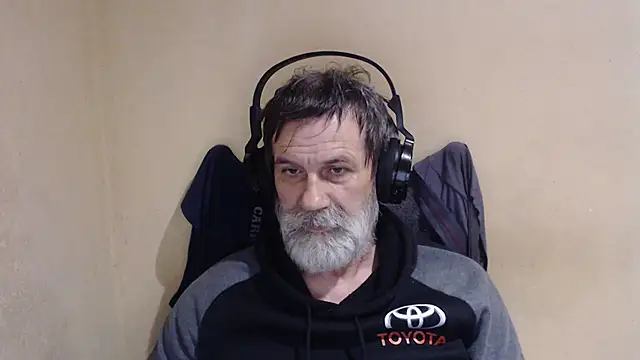 Snapshot of AlexNudo chatting on 11.04.25 AlexNudo online show from 11.04.25