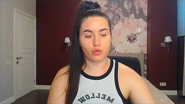 Roxie Bradley online show from 01.03.25